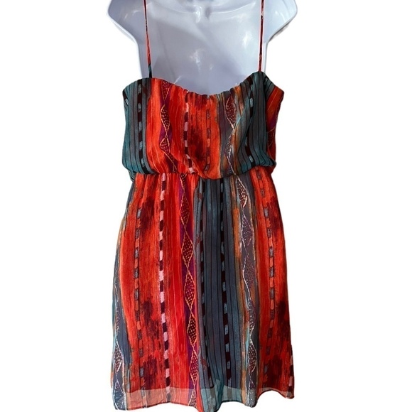 City Triangle | Pattern Dress with beaded neck detail - Picture 5 of 6